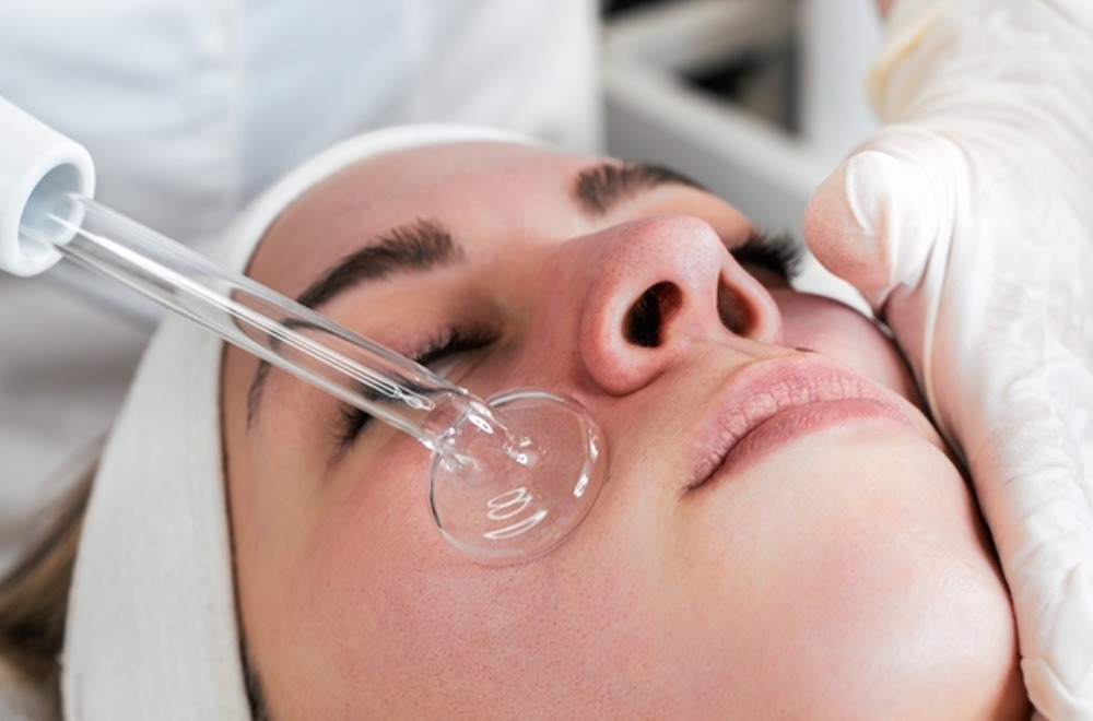 lightening that heals skin pigmentation